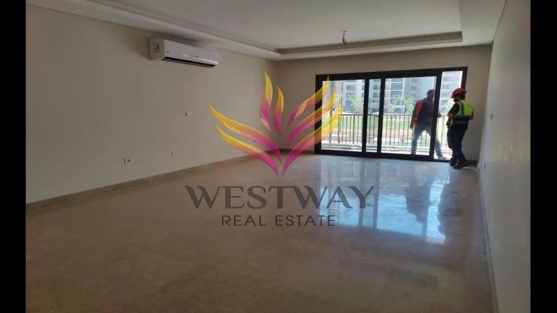 شقة رائعة مع شرفة تطل على معلم رئيسي