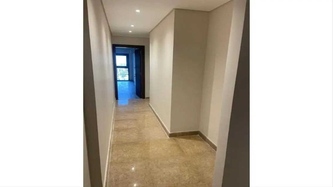 شقة رائعة في HDB-8 للبيع