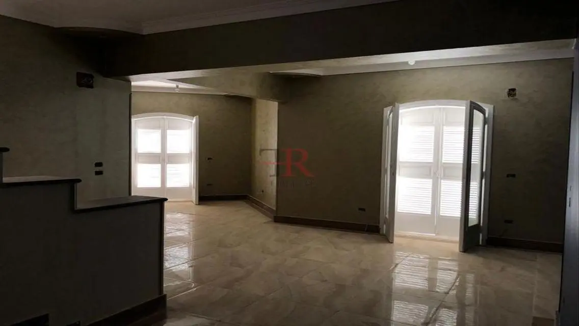 Luxury Apartment in Prime Location with Balcony and Stunning View