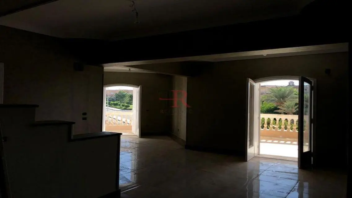 Luxury Apartment in Prime Location with Balcony and Stunning View