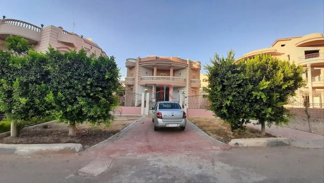 Luxury Apartment in Prime Location with Balcony and Stunning View