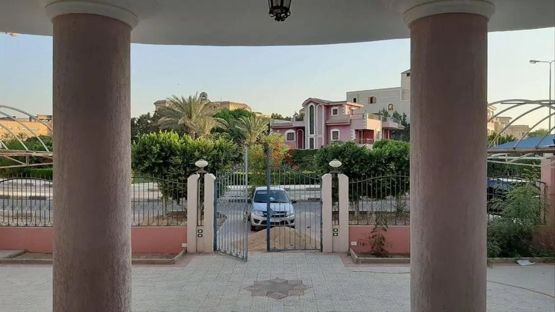 Luxury Apartment in Prime Location with Balcony and Stunning View