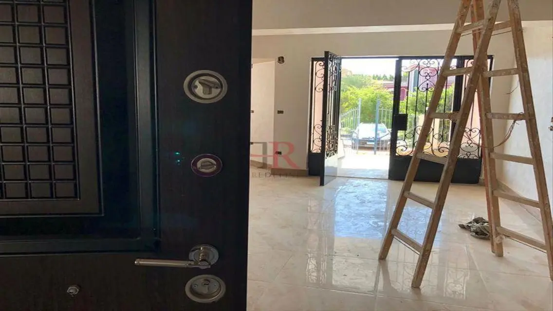 Luxury Apartment in Prime Location with Balcony and Stunning View