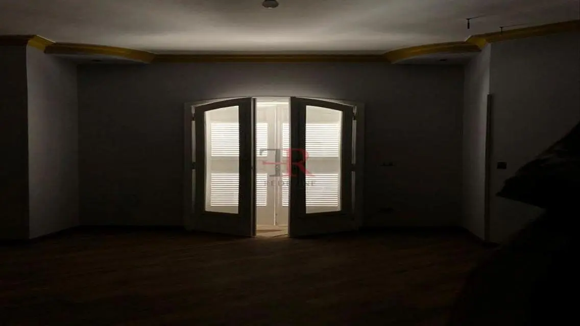 Luxury Apartment in Prime Location with Balcony and Stunning View