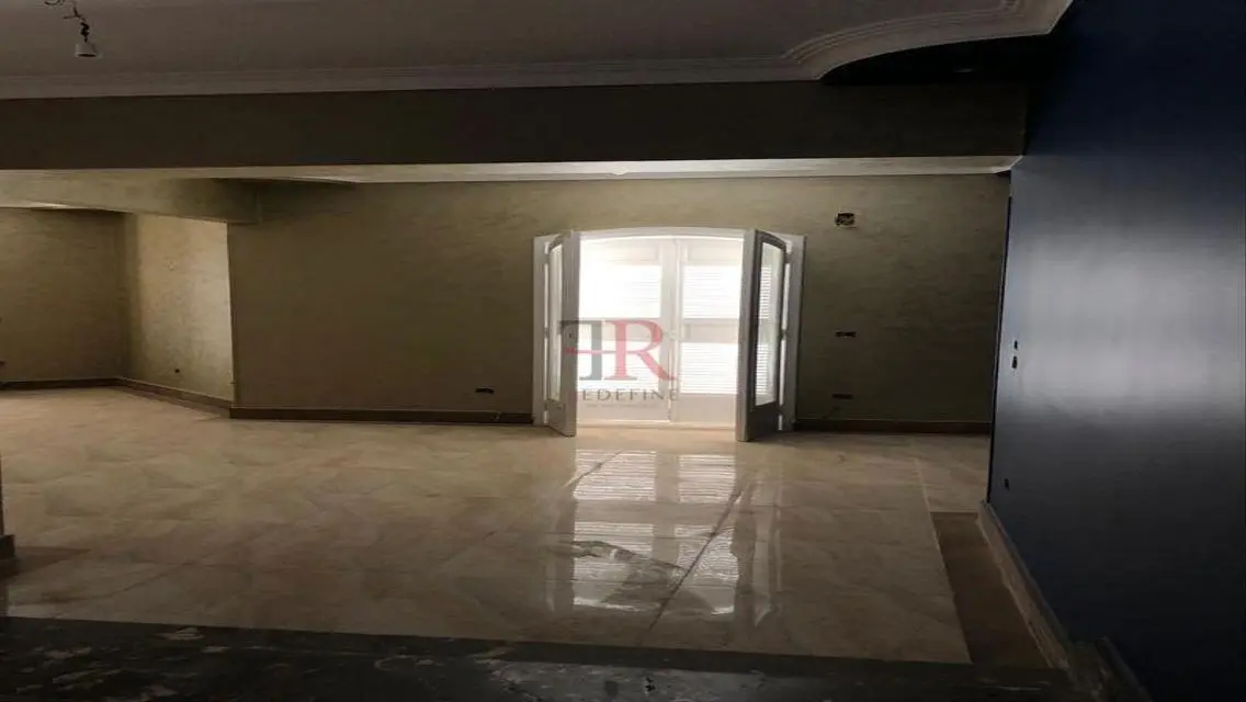 Luxury Apartment in Prime Location with Balcony and Stunning View
