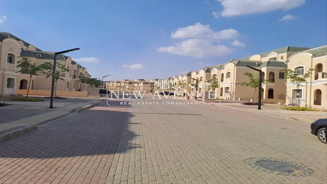 فيلا فاخرة للبيع بحي مميز