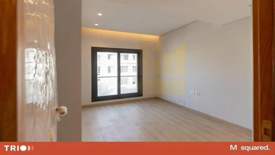 Luxury Apartment of 265 sqm Overlooking the Lakes