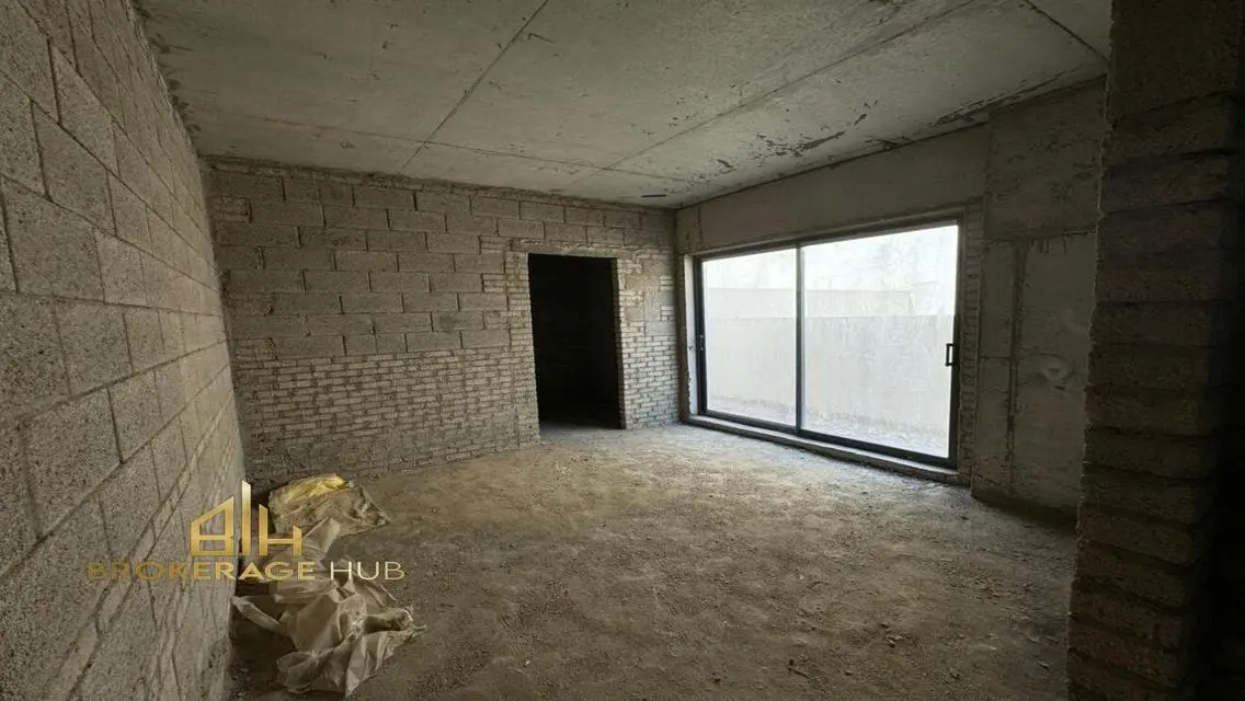 شقة فاخرة للبيع مع إطلالة على بحيرات
