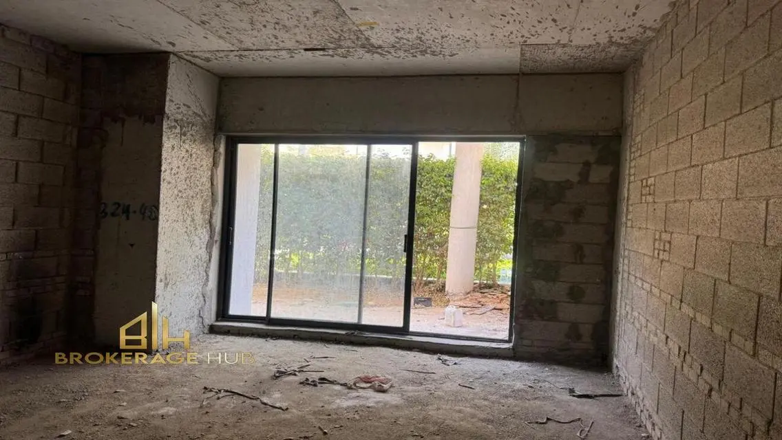 شقة فاخرة للبيع مع إطلالة على بحيرات