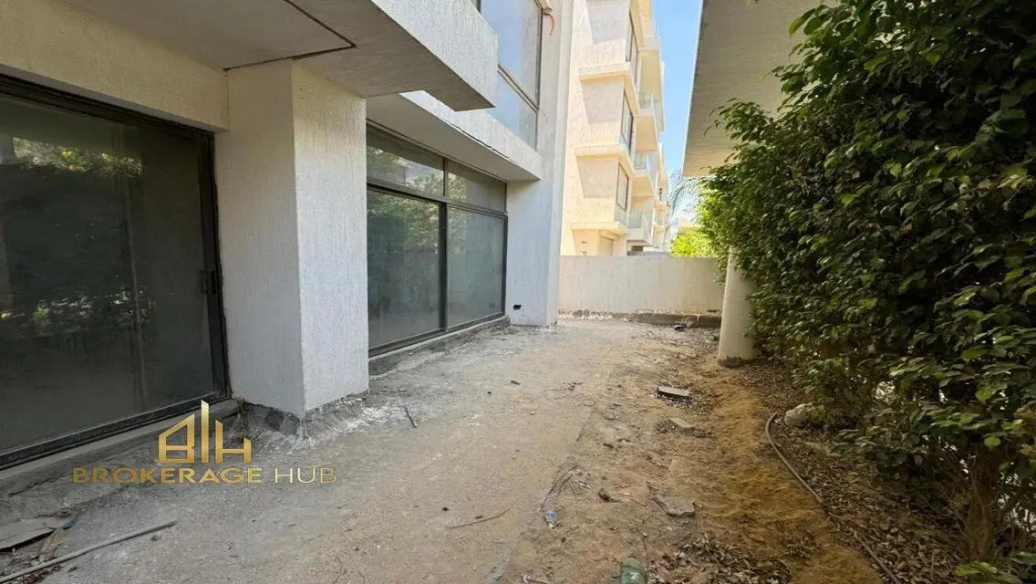 شقة فاخرة للبيع مع إطلالة على بحيرات