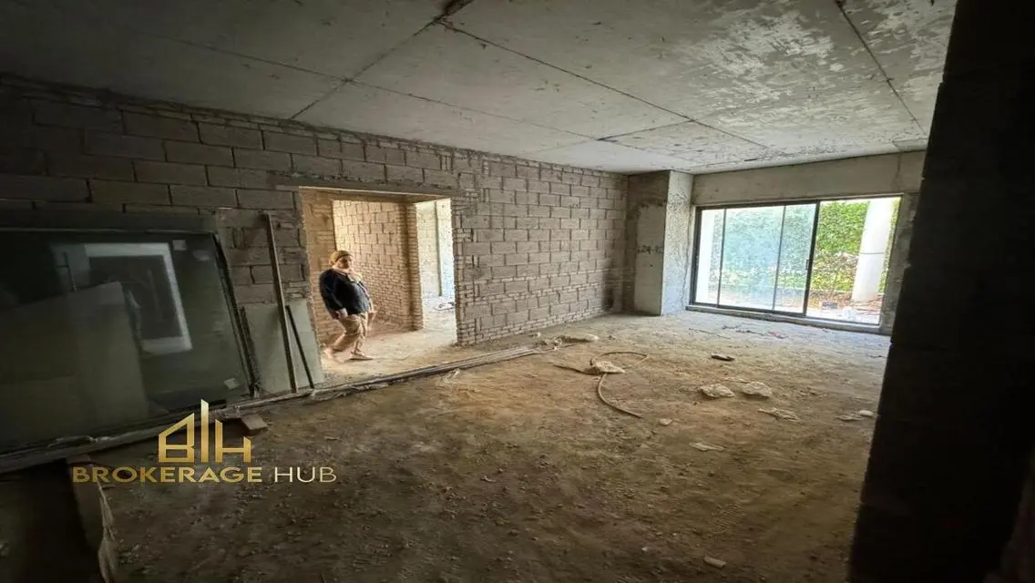 شقة فاخرة للبيع مع إطلالة على بحيرات