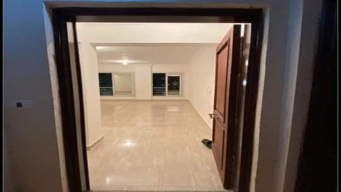 Luxury Apartment in Sheikh Zayed with Stunning Views