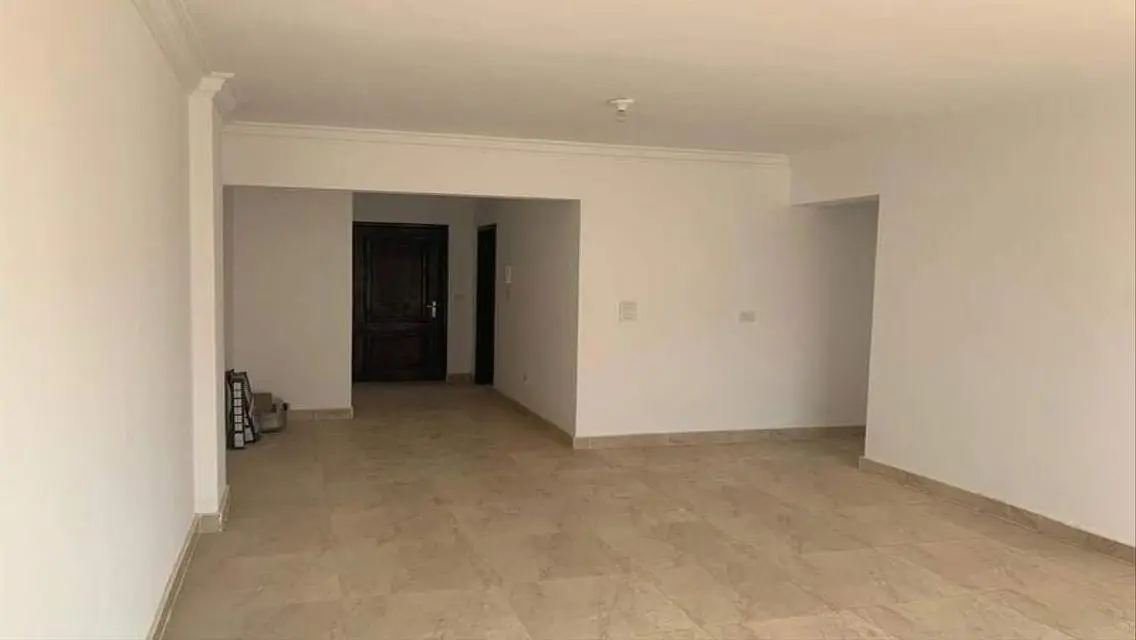 Luxury Apartment in Sheikh Zayed with Stunning Views