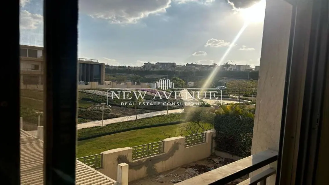 شقة فاخرة بمساحة 320 متر للبيع