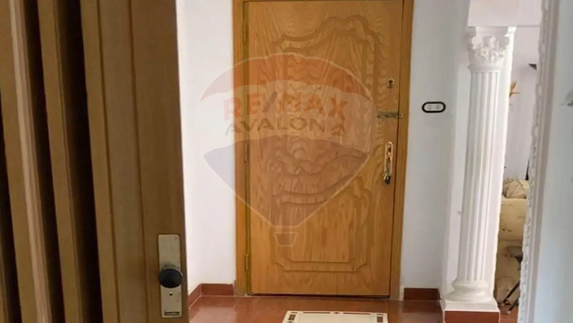 شقة فاخرة مع شرفة في منطقة مميزة