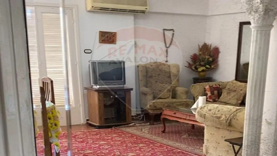 شقة فاخرة مع شرفة في منطقة مميزة