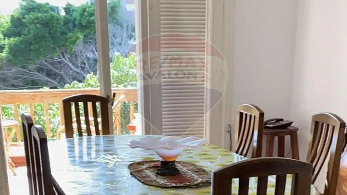 شقة فاخرة مع شرفة في منطقة مميزة