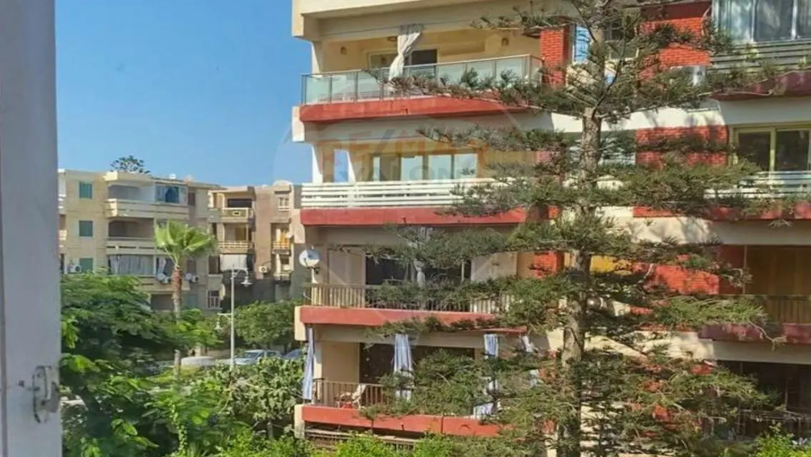 شقة فاخرة مع شرفة في منطقة مميزة