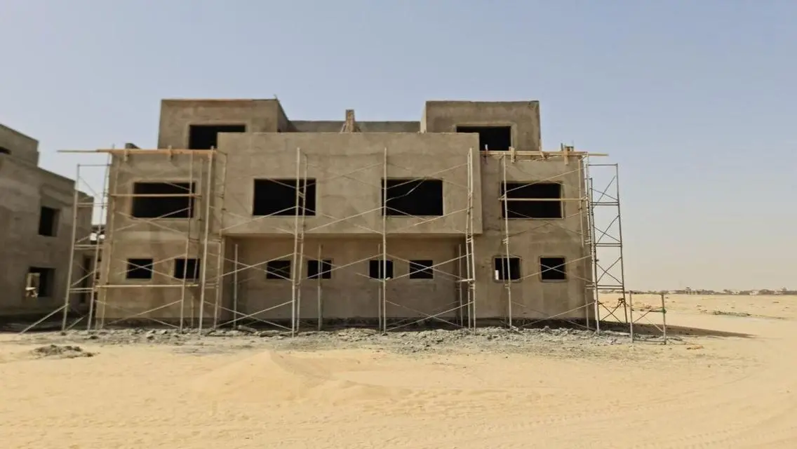 منزل فاخر مع حديقة ومسبح مشترك للبيع