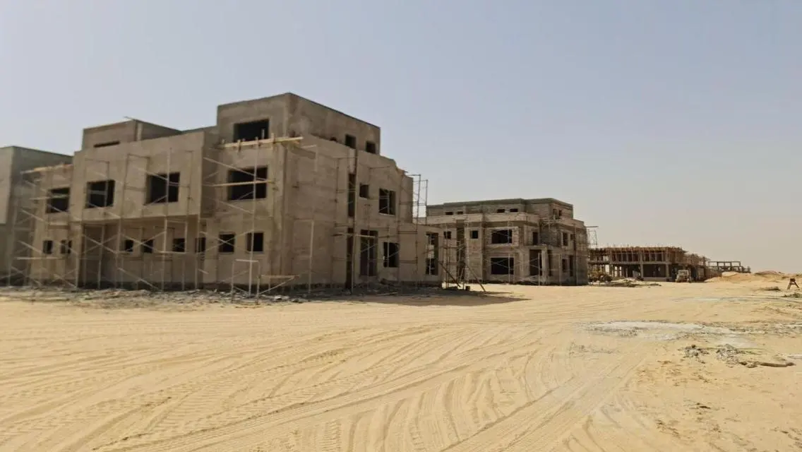 منزل فاخر مع حديقة ومسبح مشترك للبيع