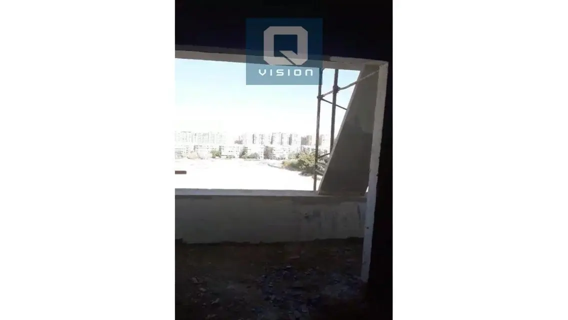 شقة فاخرة مع شرفة للبيع في Q-Vision