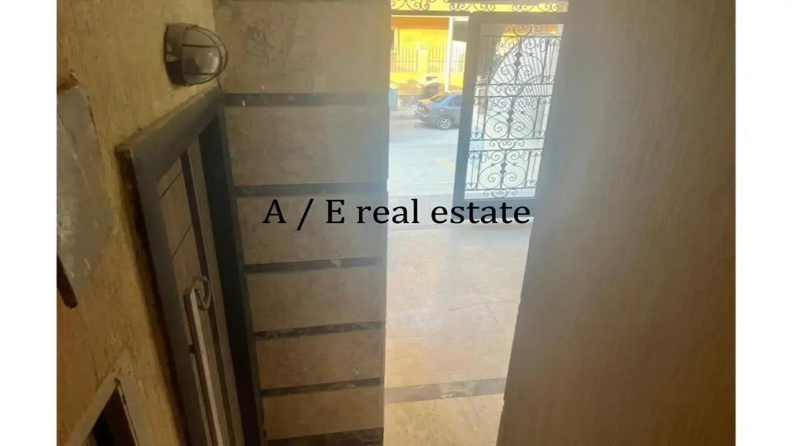 شقة فاخرة مع شرفة للبيع