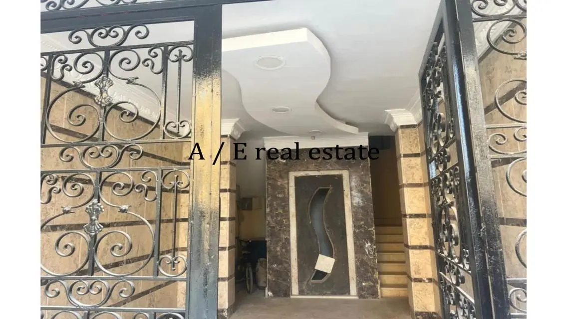 شقة فاخرة مع شرفة للبيع