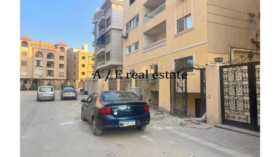 شقة فاخرة مع شرفة للبيع