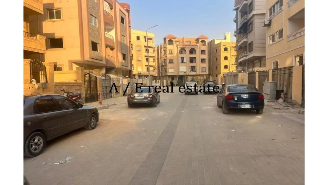 شقة فاخرة مع شرفة للبيع