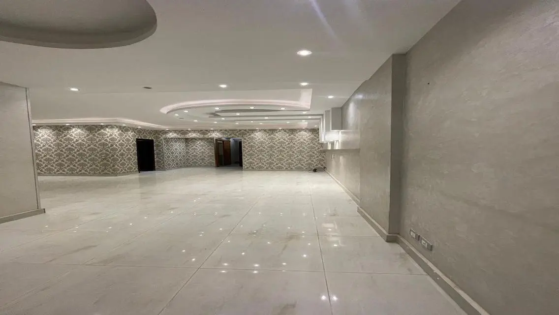 Luxurious 3-Bedroom Apartment with Balcony