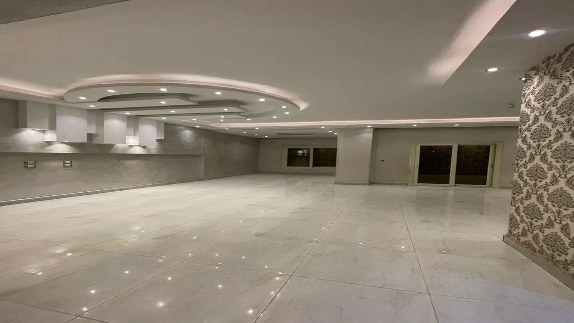Luxurious 3-Bedroom Apartment with Balcony
