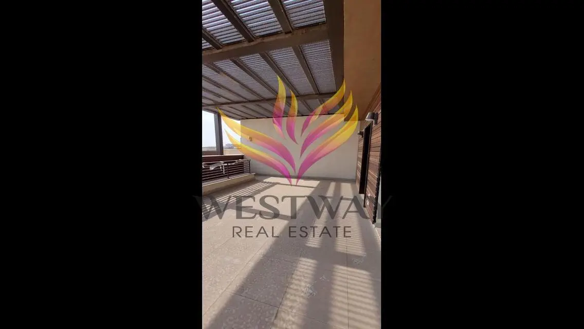 شقة للبيع بمساحة مثالية وشرفة جميلة