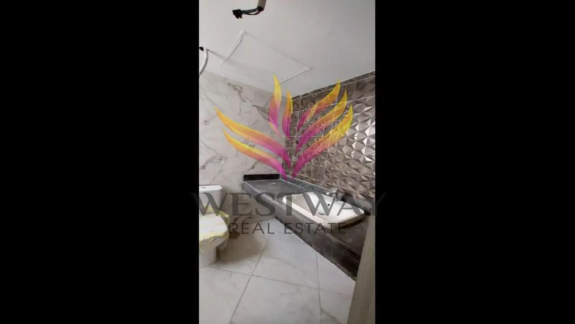 شقة للبيع بمساحة مثالية وشرفة جميلة
