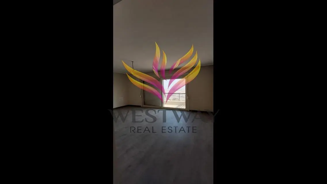 شقة للبيع بمساحة مثالية وشرفة جميلة