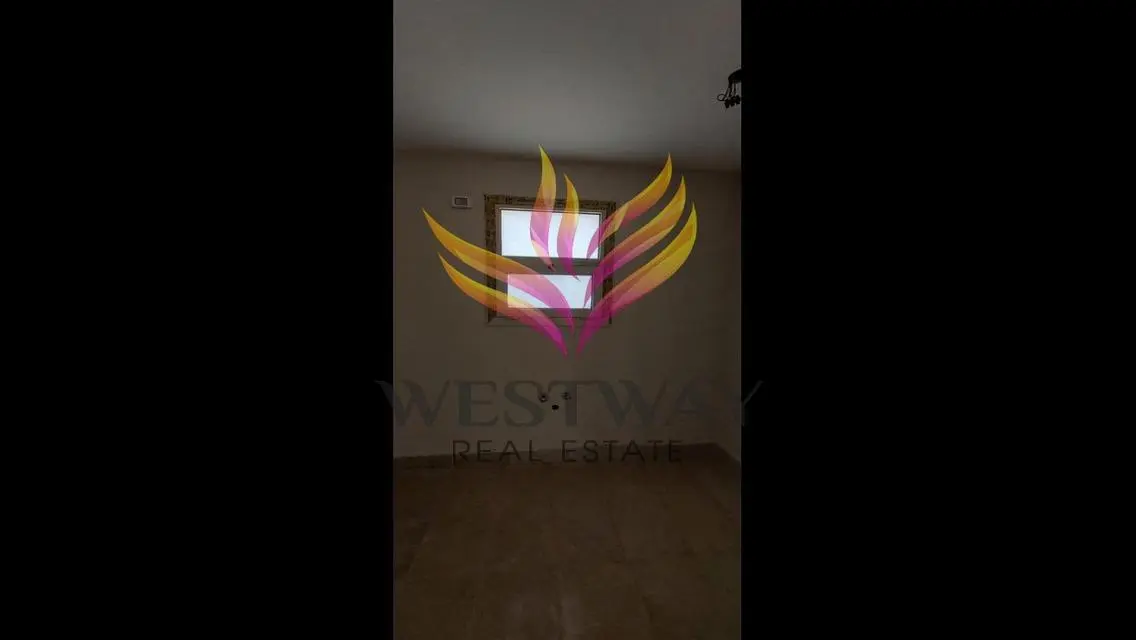 شقة للبيع بمساحة مثالية وشرفة جميلة