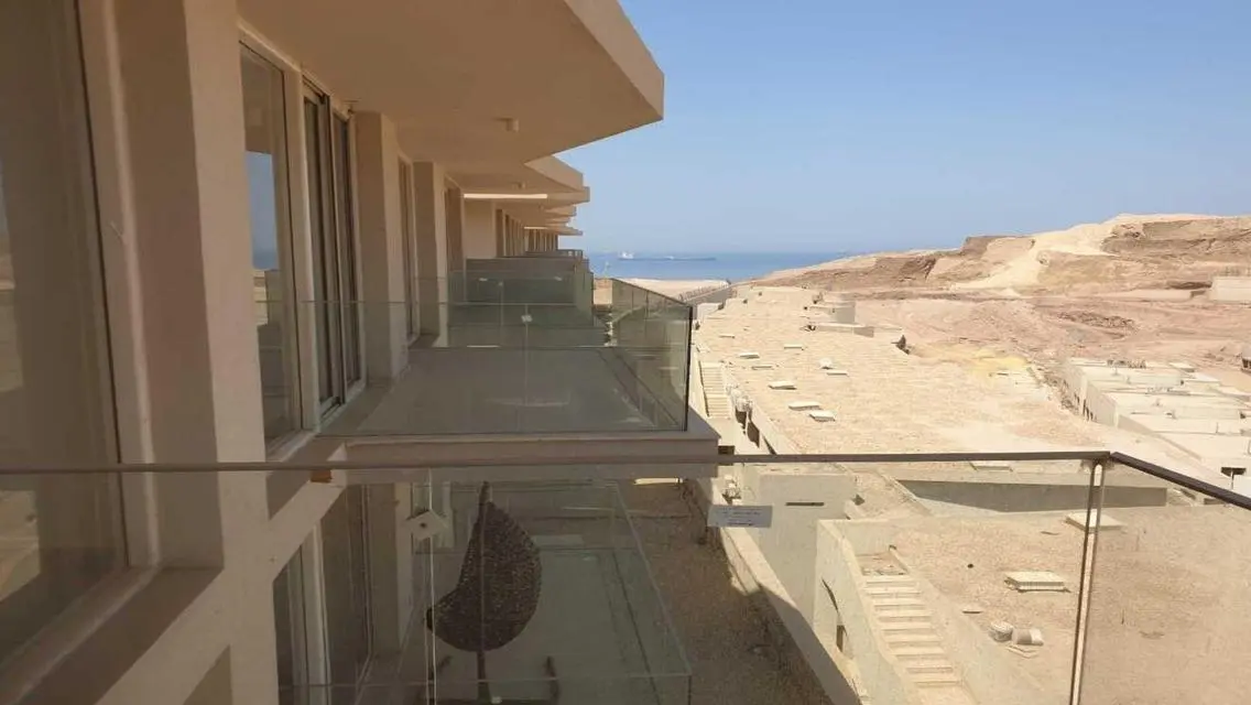 شقة رائعة بإطلالة على معلم رئيسي