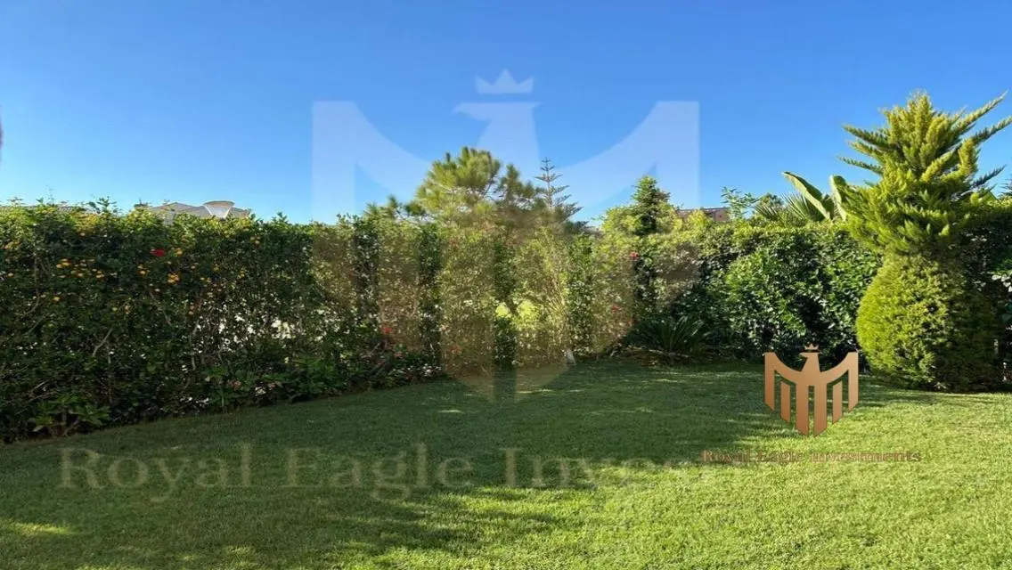 Luxury Apartment with Lake Views and Private Garden