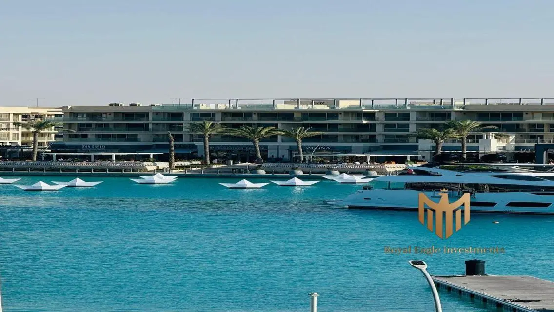 Luxury Apartment with Lake Views and Private Garden