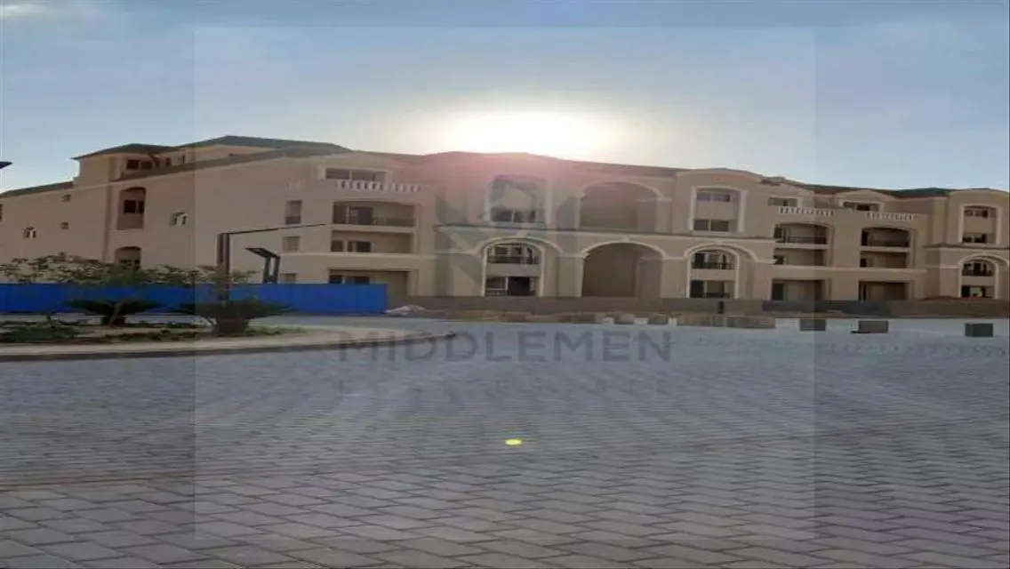 فيلا فاخرة مع حديقة خاصة ومسبح مشترك