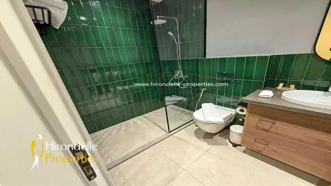 Luxury Apartment with Spacious Comfort - Lake View