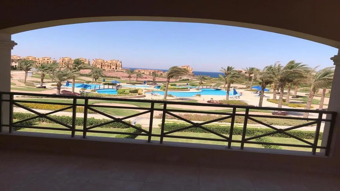 شقة رائعة بحارس أمن مطلة على معلم رئيسي