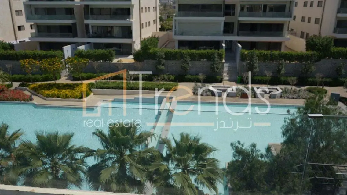 شقة فاخرة مع إطلالة على البحيرات للبيع