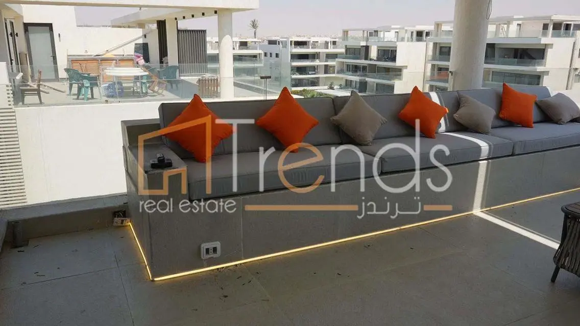 شقة فاخرة مع إطلالة على البحيرات للبيع