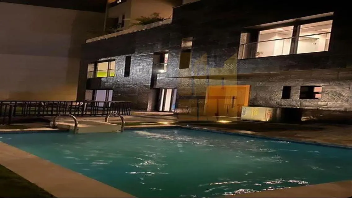 Luxury Apartment with Stunning Lake View