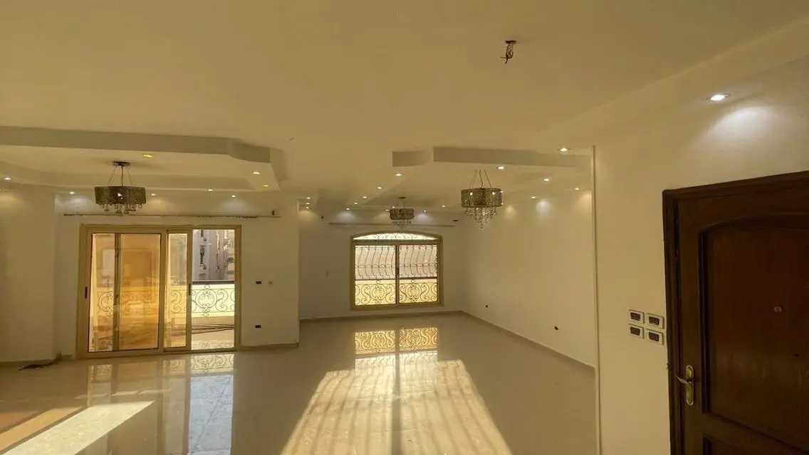 Luxury Apartment for Sale Overlooking a Major Landmark
