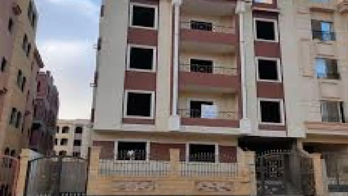 Luxury Apartment for Sale Overlooking a Major Landmark