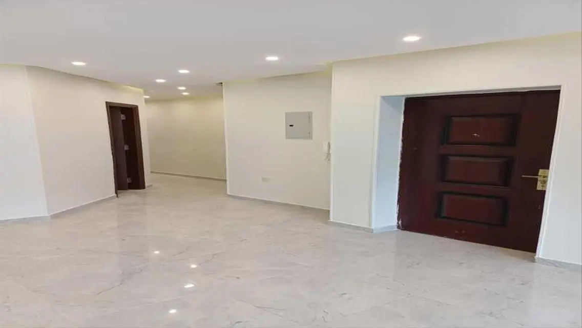 Stylish Apartment for Sale with Central Air Conditioning and Large Space