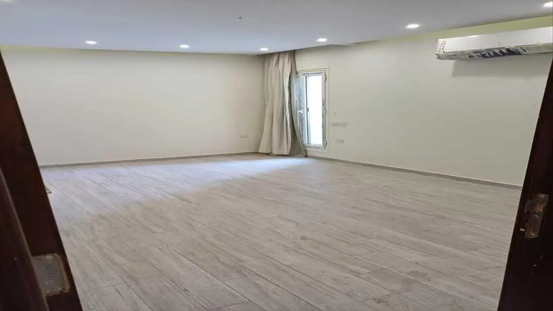 Stylish Apartment for Sale with Central Air Conditioning and Large Space