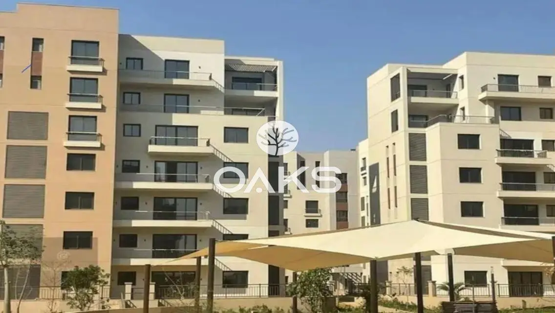 فيلا فاخرة للبيع بمساحة واسعة وحمام سباحة خاص