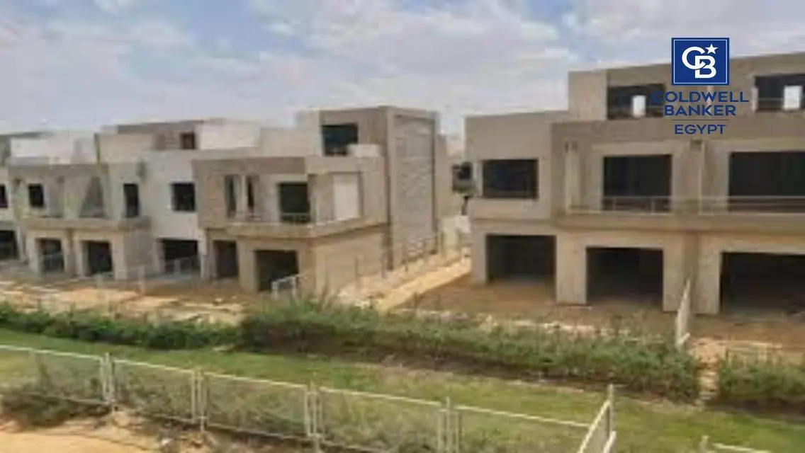فيلا فاخرة للبيع مع حديقة خاصة وحارس أمن
